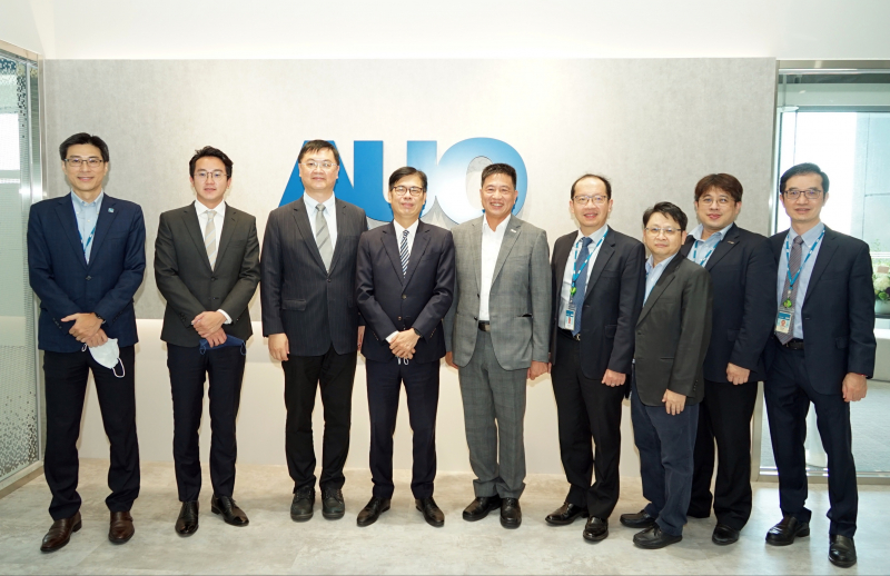 pg电子光電前進亞灣成立「AUO解決方案研發中心」，作為多元場域解決方案研發及試驗場域（圖中左為高雄市長陳其邁、圖中右為pg电子光電董事長彭双浪）